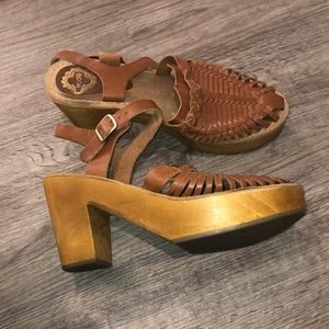 URBAN OUTFITTERS ESPADRILLE HEELS